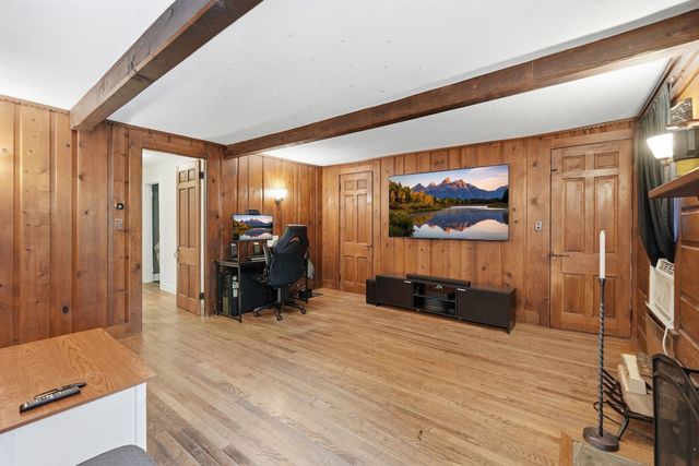 18 Fiske Hill Rd, Sturbridge, MA 01566