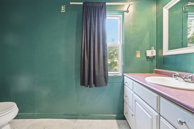 18 Fiske Hill Rd, Sturbridge, MA 01566
