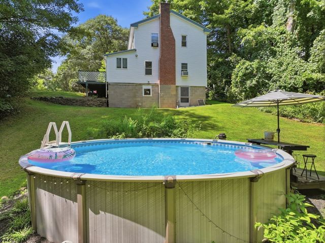 18 Fiske Hill Rd, Sturbridge, MA 01566