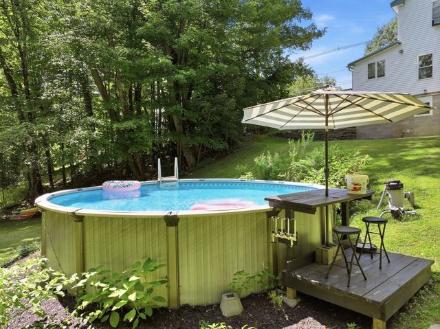 18 Fiske Hill Rd, Sturbridge, MA 01566