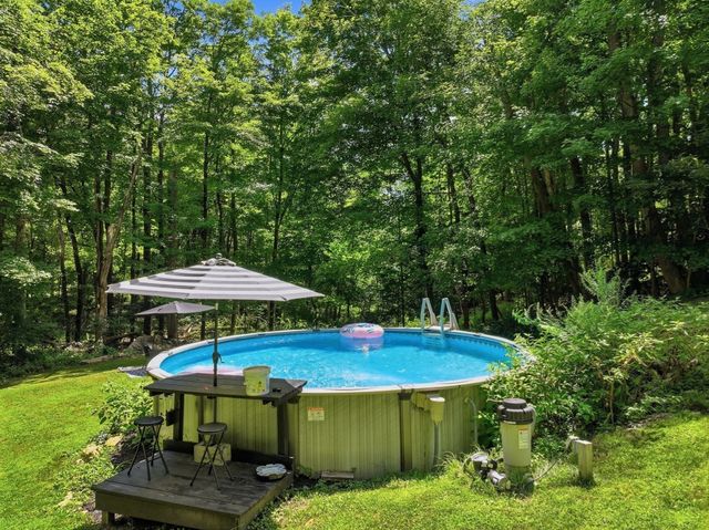 18 Fiske Hill Rd, Sturbridge, MA 01566