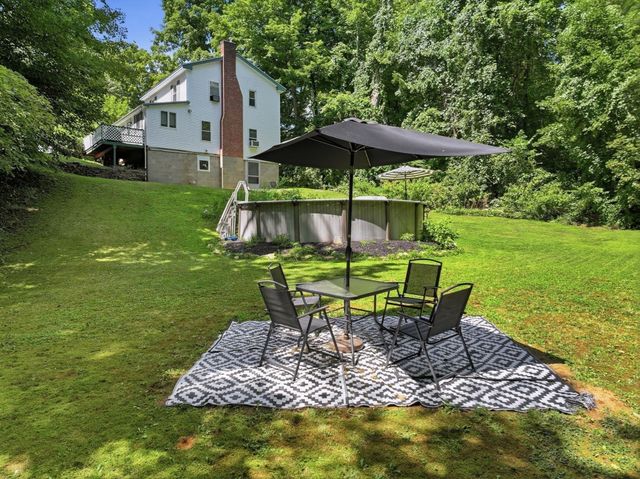 18 Fiske Hill Rd, Sturbridge, MA 01566