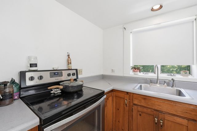 18 Fiske Hill Rd, Sturbridge, MA 01566