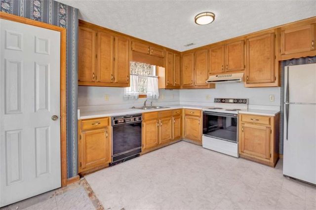 2067 Brandy Woods Drive, Conyers, GA 30013