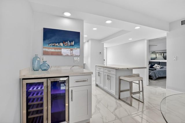 9623 S Hollybrook Lake Dr 204, Pembroke Pines, FL 33025