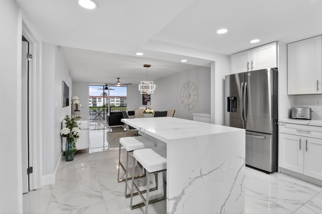 9623 S Hollybrook Lake Dr 204, Pembroke Pines, FL 33025