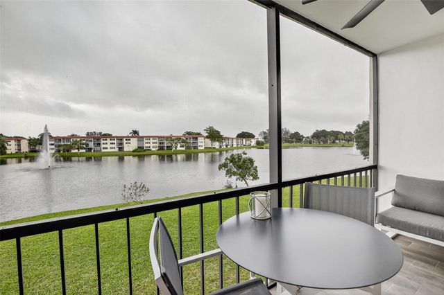 9623 S Hollybrook Lake Dr 204, Pembroke Pines, FL 33025