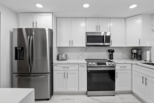 9623 S Hollybrook Lake Dr 204, Pembroke Pines, FL 33025