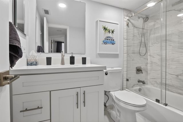 9623 S Hollybrook Lake Dr 204, Pembroke Pines, FL 33025