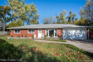 28172 W 10 Mile Road, Farmington Hills, MI 48336