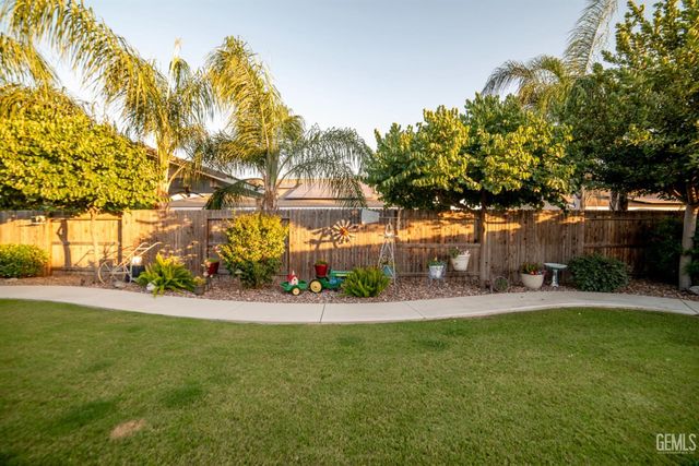 4201 Rolling Rock Avenue, Bakersfield, CA 93313