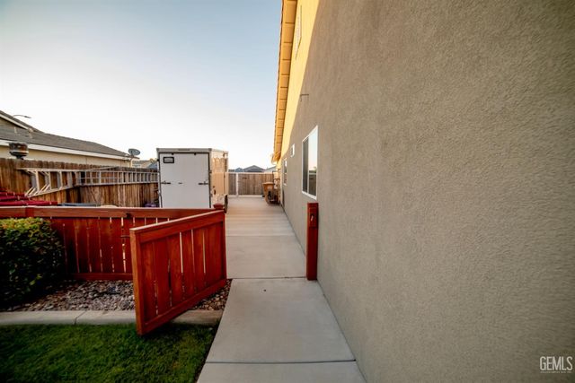 4201 Rolling Rock Avenue, Bakersfield, CA 93313