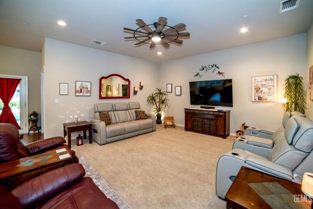 4201 Rolling Rock Avenue, Bakersfield, CA 93313