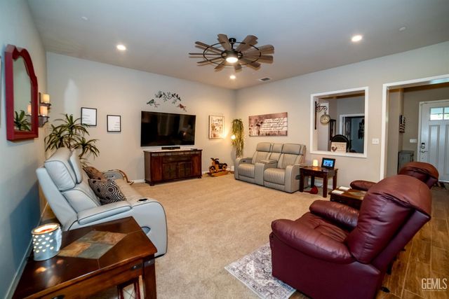 4201 Rolling Rock Avenue, Bakersfield, CA 93313
