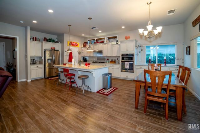 4201 Rolling Rock Avenue, Bakersfield, CA 93313