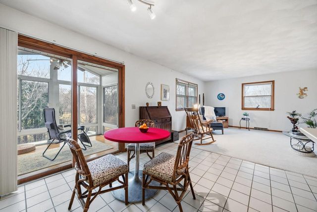 425 N Wright Road, Janesville, WI 53546