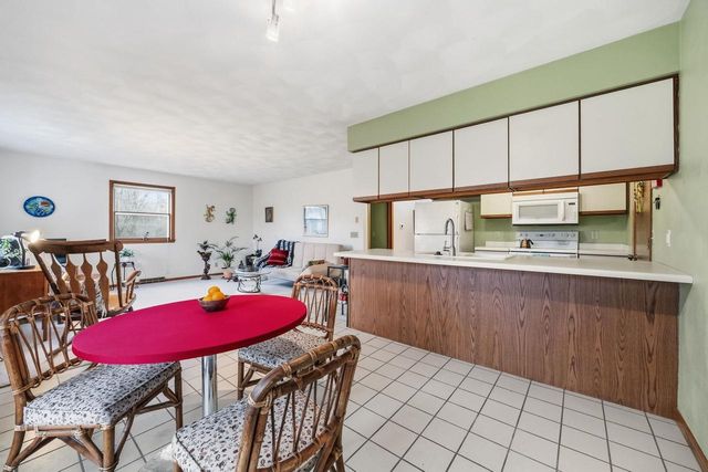 425 N Wright Road, Janesville, WI 53546