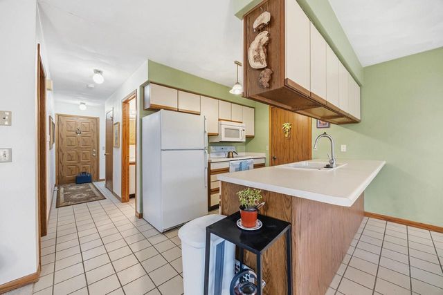 425 N Wright Road, Janesville, WI 53546