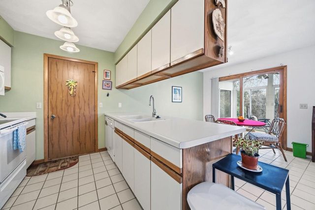 425 N Wright Road, Janesville, WI 53546