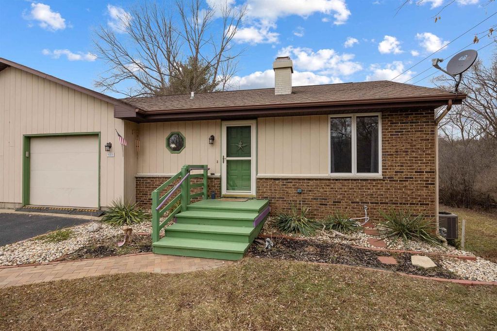 425 N Wright Road, Janesville, WI 53546