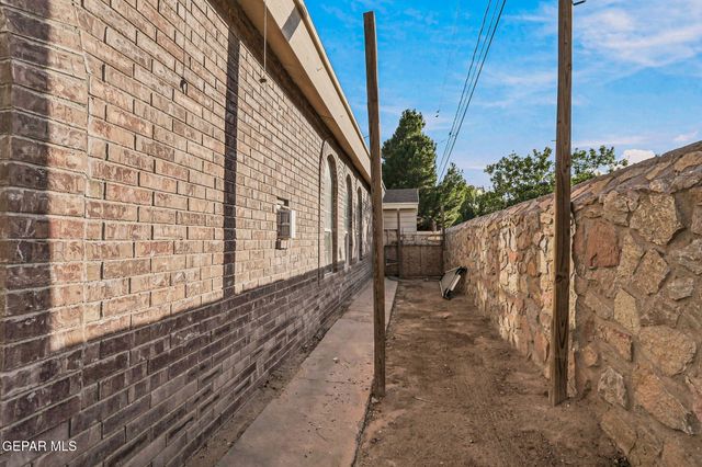 411 BURKETT Drive, Clint, TX 79836