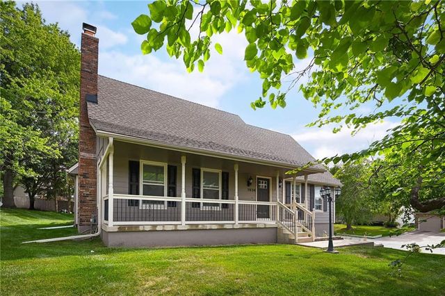 1636 NE Thames Drive, Lee's Summit, MO 64086