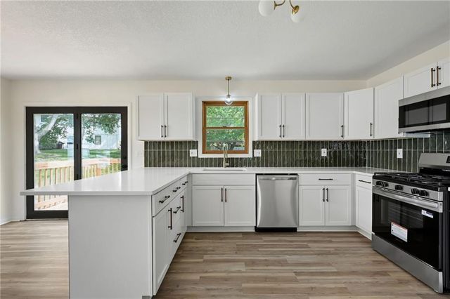 1636 NE Thames Drive, Lee's Summit, MO 64086