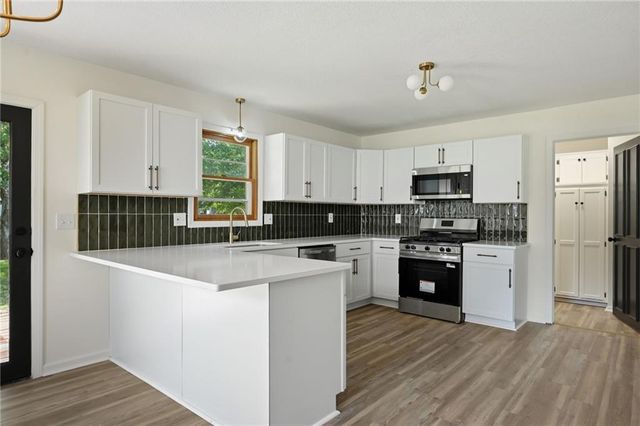 1636 NE Thames Drive, Lee's Summit, MO 64086