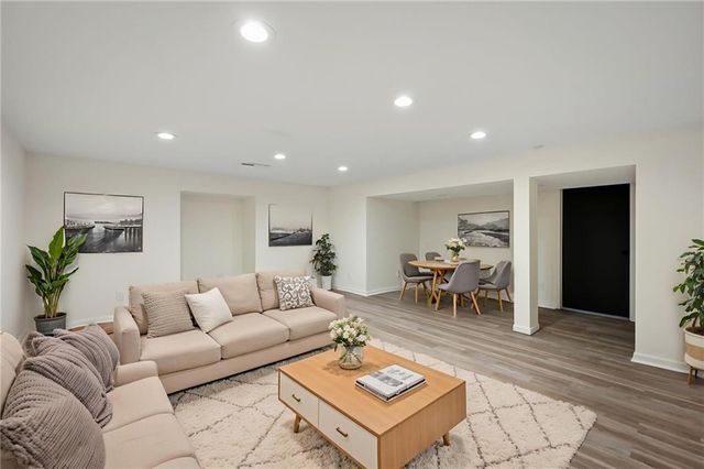 1636 NE Thames Drive, Lee's Summit, MO 64086