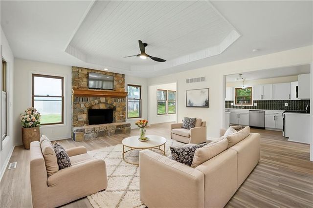 1636 NE Thames Drive, Lee's Summit, MO 64086