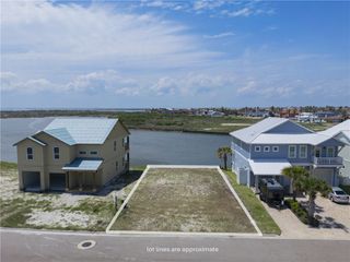 129 Laguna Isles Dr, Port Aransas, TX 78373