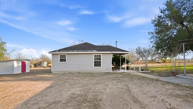 3260 HWY 281, George West, TX 78022