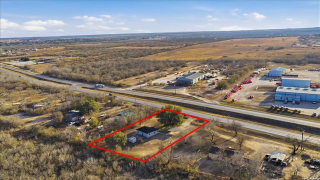 3260 HWY 281, George West, TX 78022