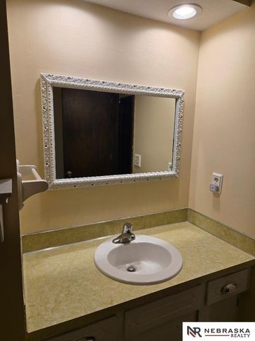 809 Waterford Circle, Papillion, NE 68046