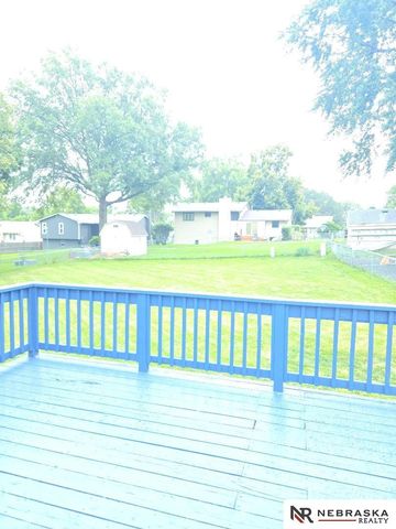 809 Waterford Circle, Papillion, NE 68046