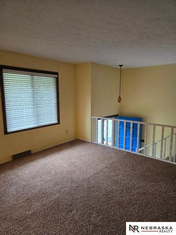 809 Waterford Circle, Papillion, NE 68046