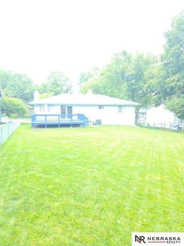 809 Waterford Circle, Papillion, NE 68046