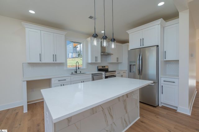 105 Horseshoe Bend Road, Easley, SC 29642