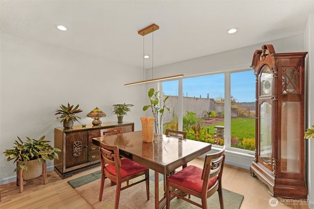 2512 Vista View Drive, Tacoma, WA 98406