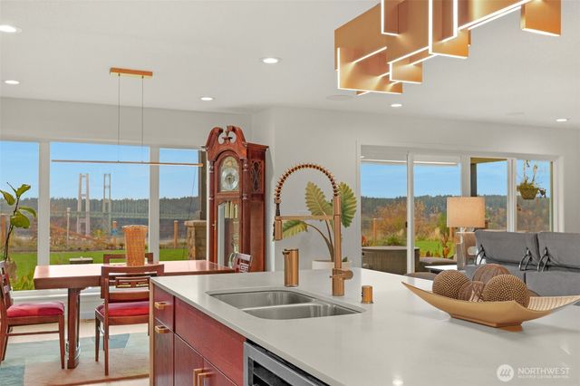 2512 Vista View Drive, Tacoma, WA 98406