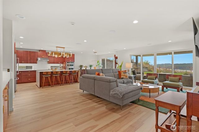 2512 Vista View Drive, Tacoma, WA 98406