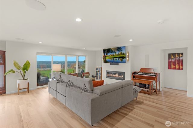 2512 Vista View Drive, Tacoma, WA 98406