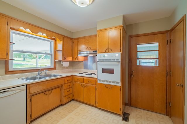 1111 Holders Cove Rd, Winchester, TN 37398