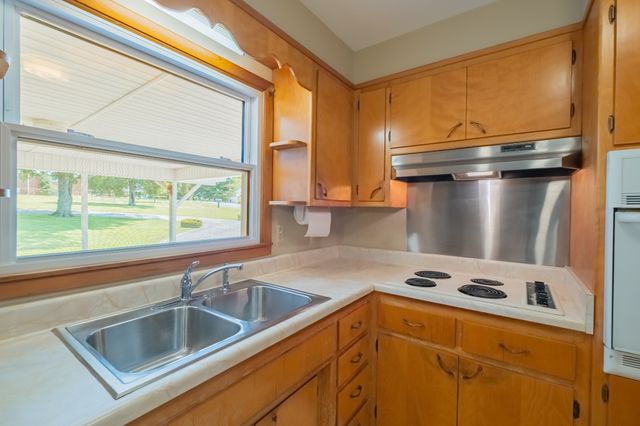 1111 Holders Cove Rd, Winchester, TN 37398