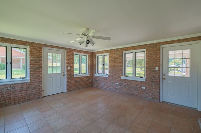 1111 Holders Cove Rd, Winchester, TN 37398