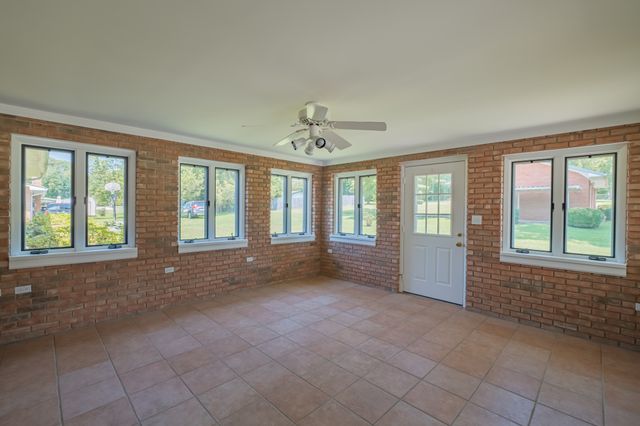 1111 Holders Cove Rd, Winchester, TN 37398