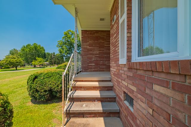 1111 Holders Cove Rd, Winchester, TN 37398