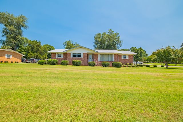 1111 Holders Cove Rd, Winchester, TN 37398