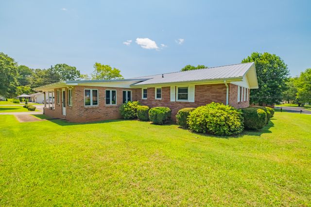 1111 Holders Cove Rd, Winchester, TN 37398