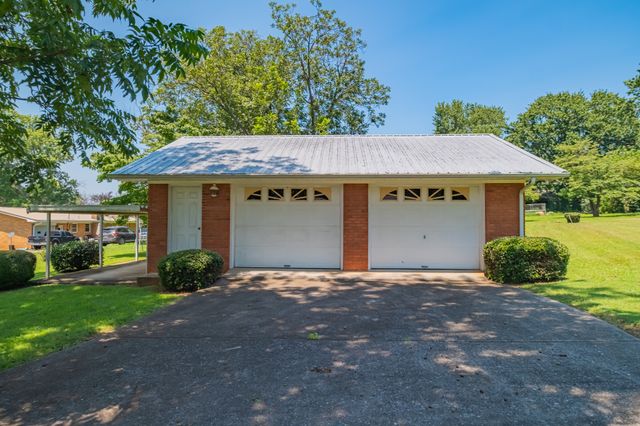 1111 Holders Cove Rd, Winchester, TN 37398
